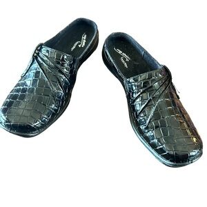 Easy Street Holly Black Croco Mule size 8.5